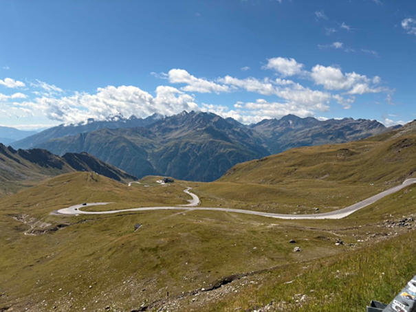 Szerpentinek a Großglockner panorámaútján – innen nézve gyönyörűek, vezetés közben néha kevésbé megnyugtatók.